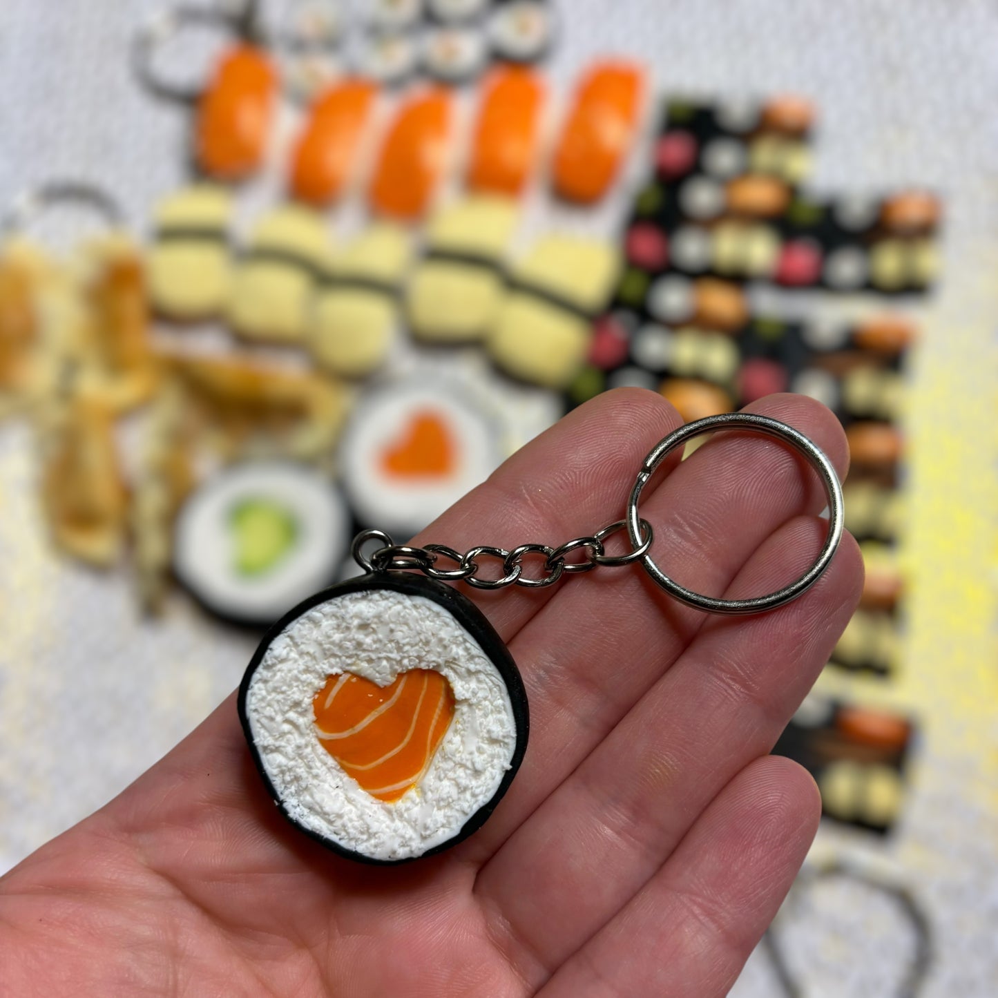 Sleutelhanger - sushi zalm hosomaki hart - Handgemaakt - Klei