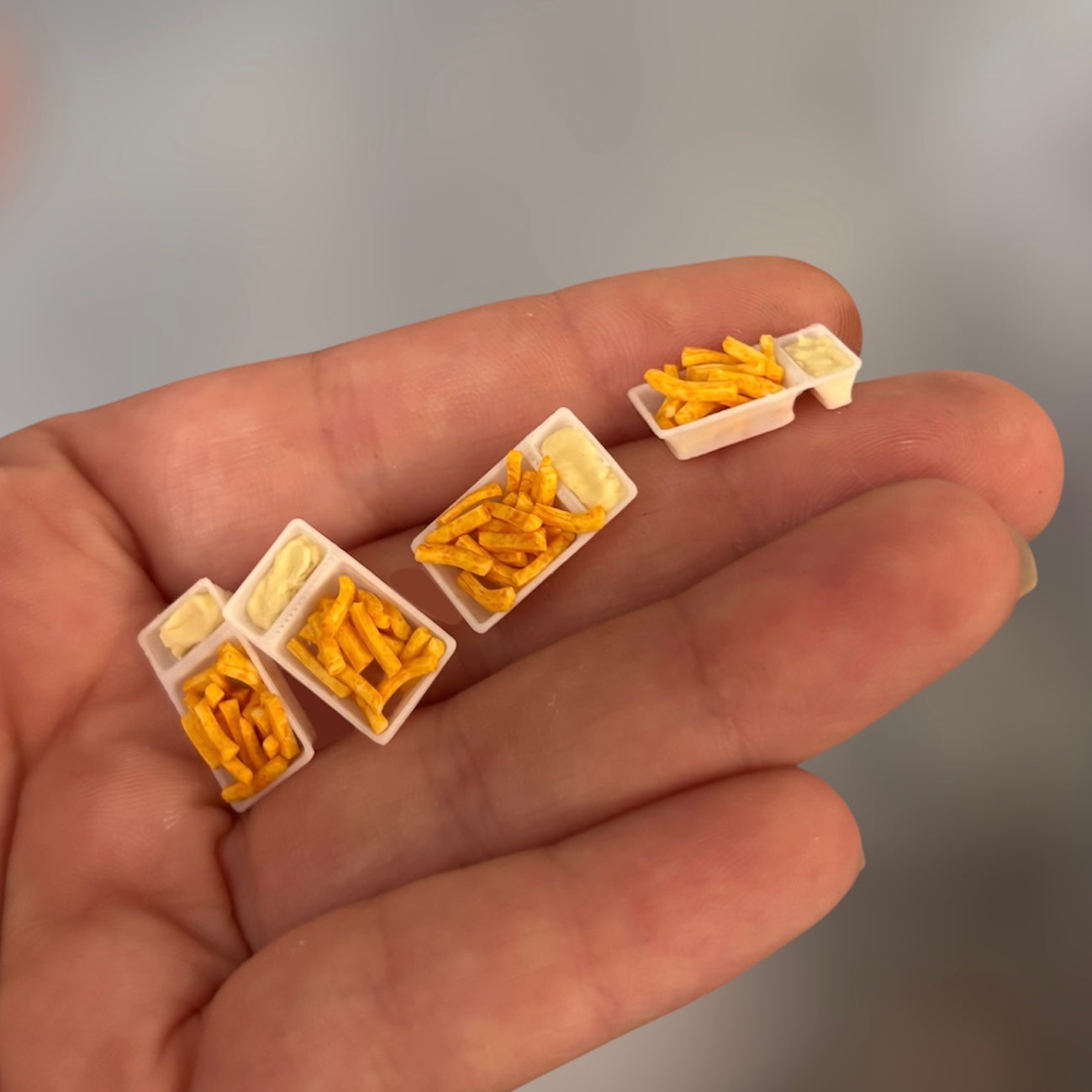 1:12 Bakje patat / friet met mayonaise - Handgemaakt - Poppenhuis