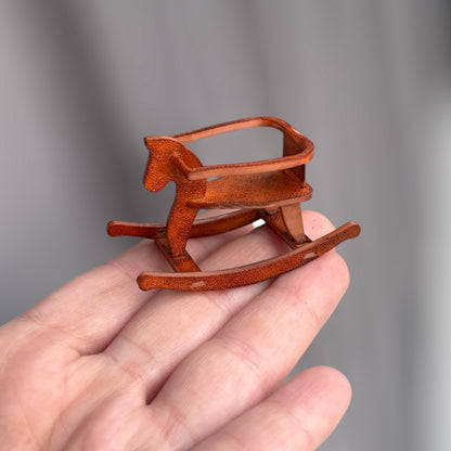 1:12 Hobbelpaard bruin - Handgemaakt - Poppenhuis